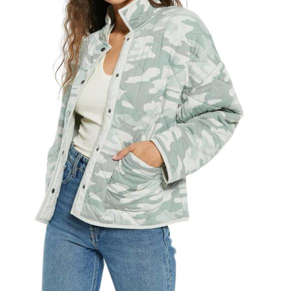 NEW Z SUPPLY maya quilted jacket in camo - Picture 2 of 3